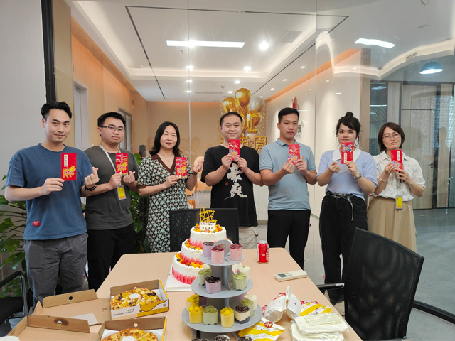 蜜桃色色网站生日会